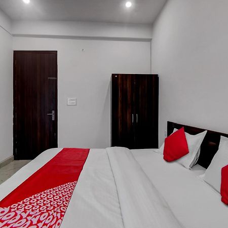 Hotel O Om Pushp Residency Mathura Bagian luar foto