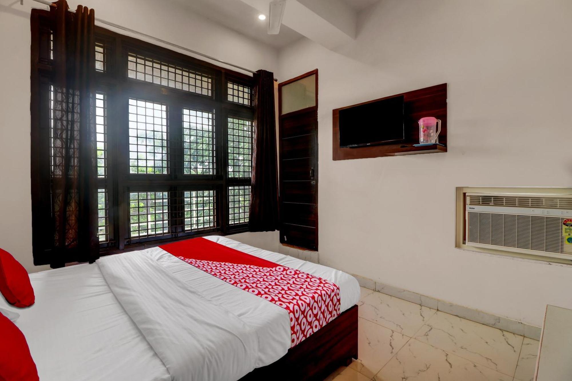 Hotel O Om Pushp Residency Mathura Bagian luar foto