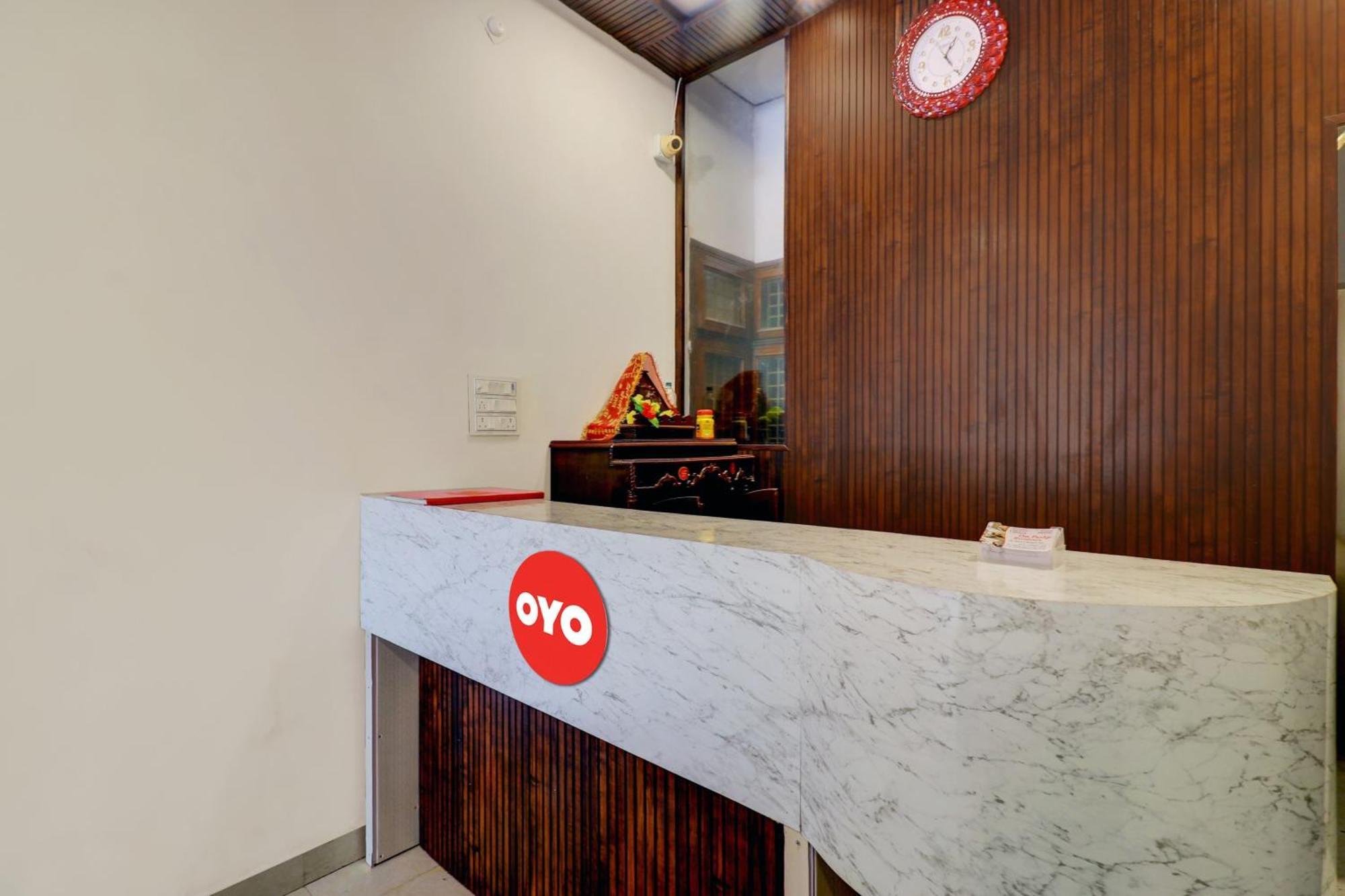 Hotel O Om Pushp Residency Mathura Bagian luar foto
