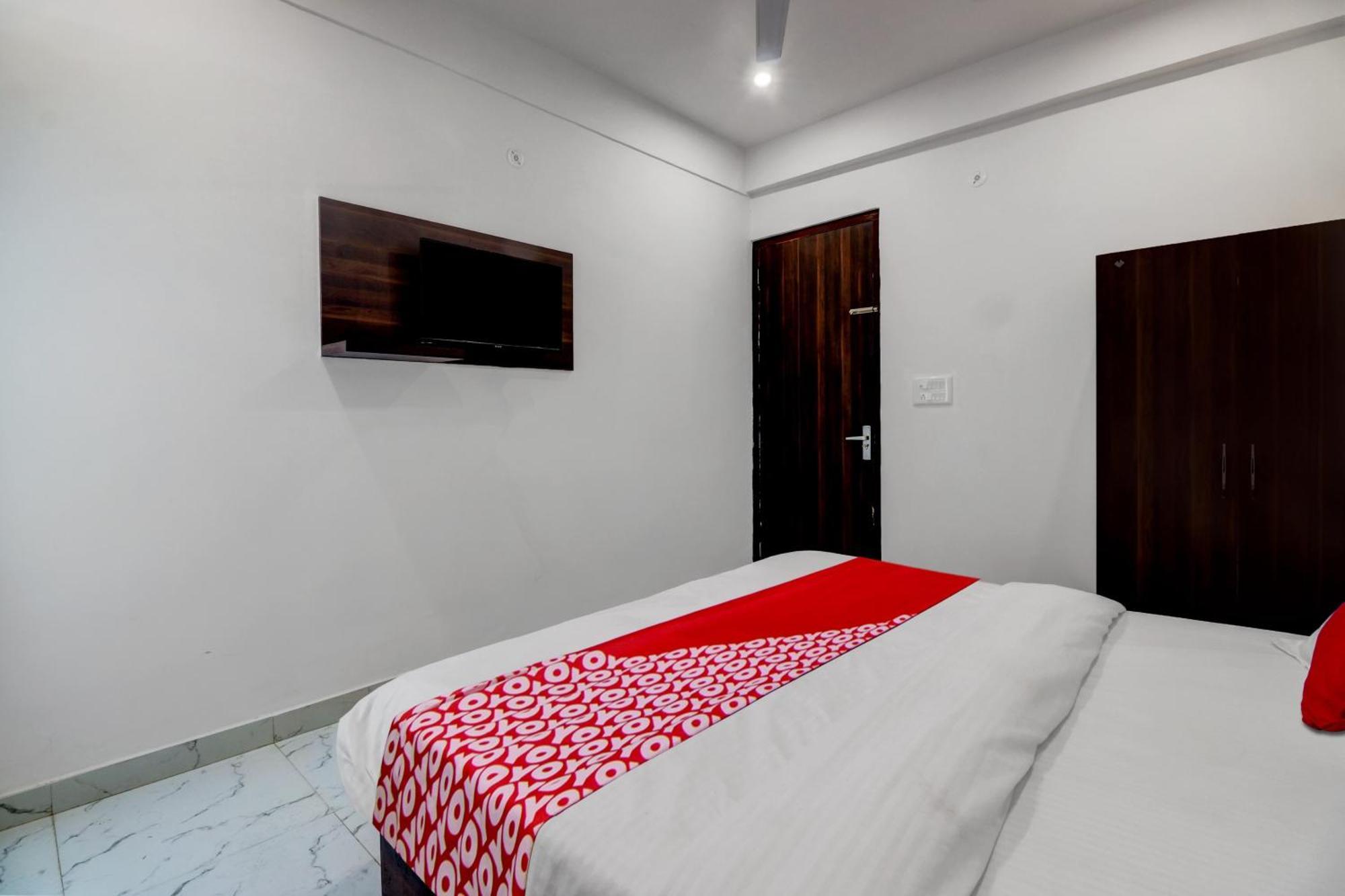 Hotel O Om Pushp Residency Mathura Bagian luar foto