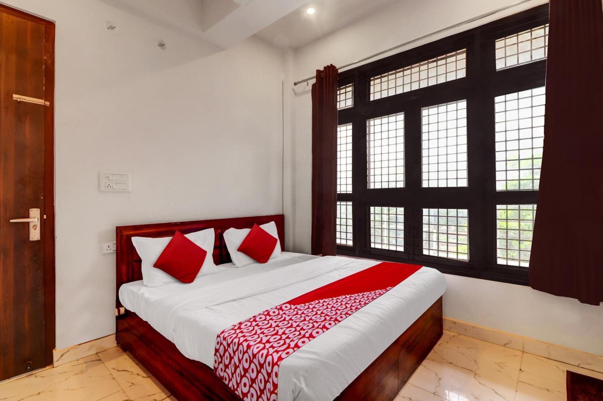Hotel O Om Pushp Residency Mathura Bagian luar foto